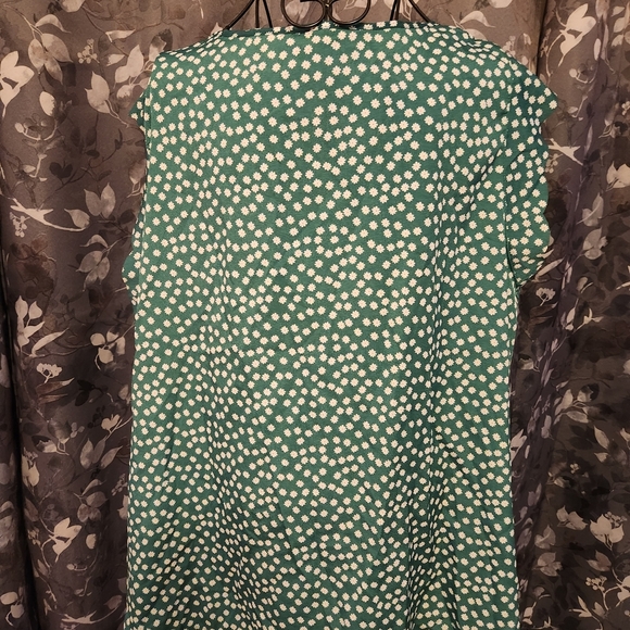 SHEIN Green Sleeveless Buttoned Blouse - Picture 5 of 7